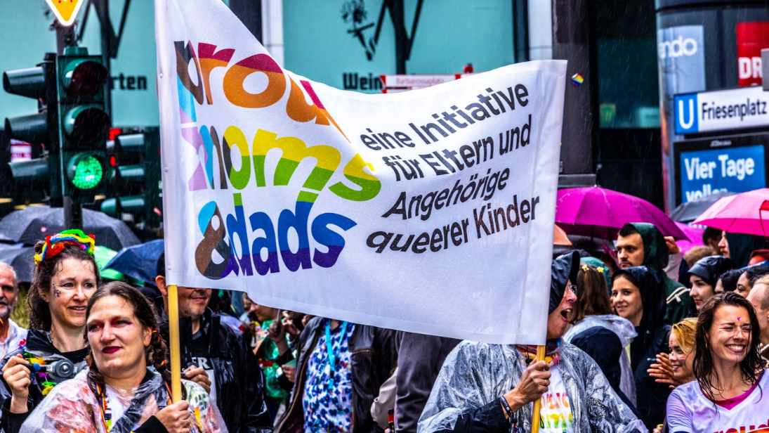 Die Proud Moms and Dads demonstrierten beim CSD 2025 für die Rechte ihrer Kinder ©Proud Moms and Dads